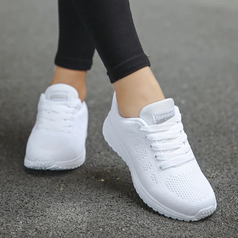 Basket de femme, sport, chaussures femmes, marche, entraînement, fitness, running, yoga, jogging, blanche