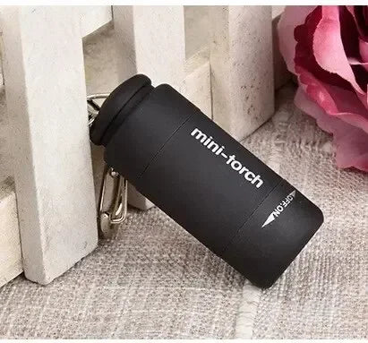 Mini torche de poche – idéale maison, camping et rando, ultra portable