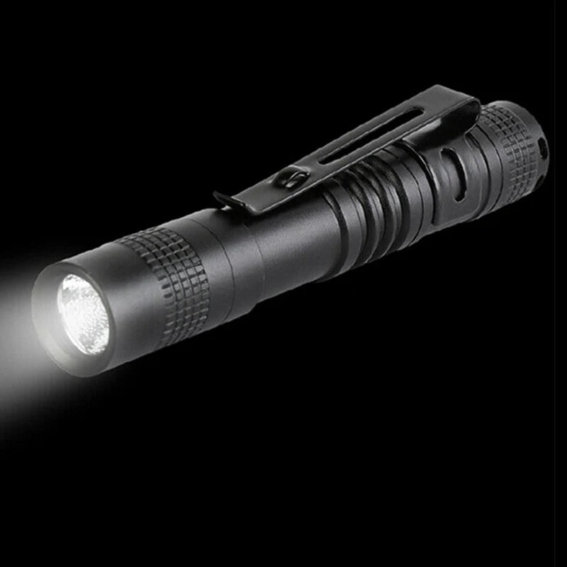 Mini lampe de poche haute qualité – idéale pour le camping et l’extérieur
