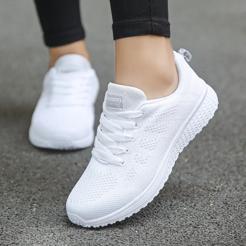  Femme - Chaussures Baskets plates en maille pour femmes, blanches, décontractées, respirantes, pour la marche et la Gym 