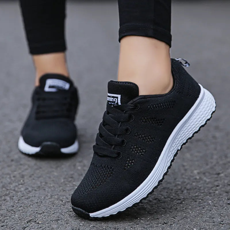  Femme - Chaussures Baskets plates en maille pour femmes, blanches, décontractées, respirantes, pour la marche et la Gym 