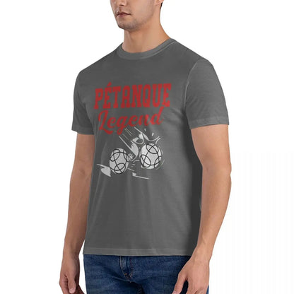 Homme portant un T-shirt imprimé gris "Pétanque Legend" de haute qualité pour homme et femme, livraison gratuite entre 3 et 8 jours