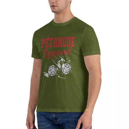 Homme portant un T-shirt imprimé vert "Pétanque Legend" pour hommes et femmes, excellente qualité, bon rapport qualité/prix