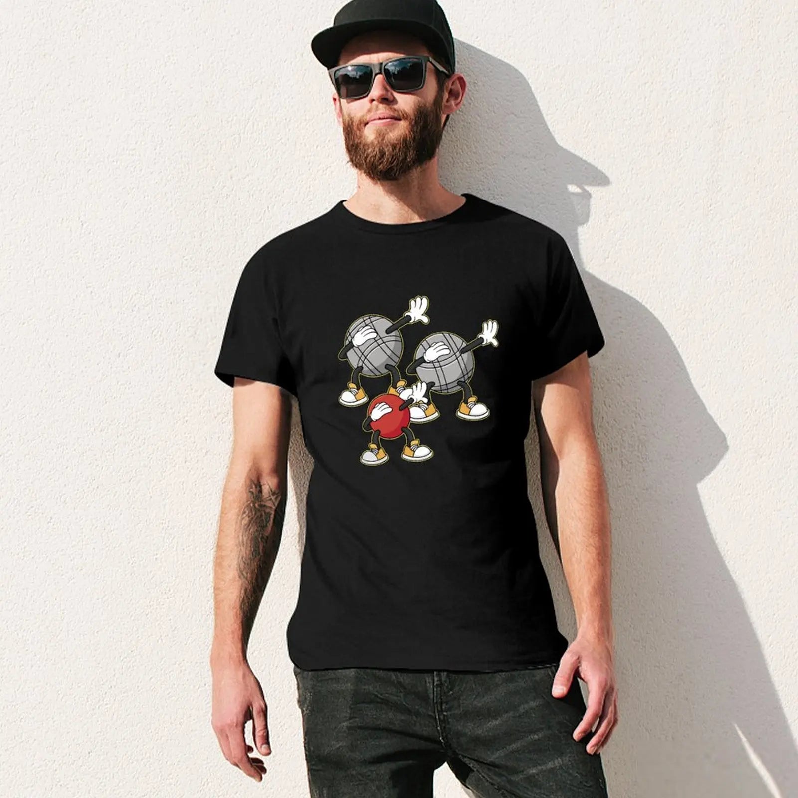 Man wearing T-Shirt nouvelle édition, balles de pétanque with cartoon design